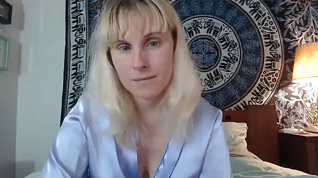 Snapshot of Cutikatxoxo chatting on January 15, 2:06 am Cutikatxoxo online show from January 15, 2:06 am