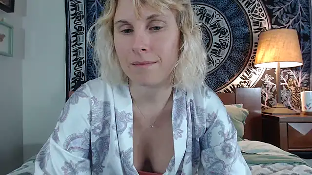 Snapshot of Cutikatxoxo chatting on February 11, 2:14 am Cutikatxoxo online show from February 11, 2:14 am