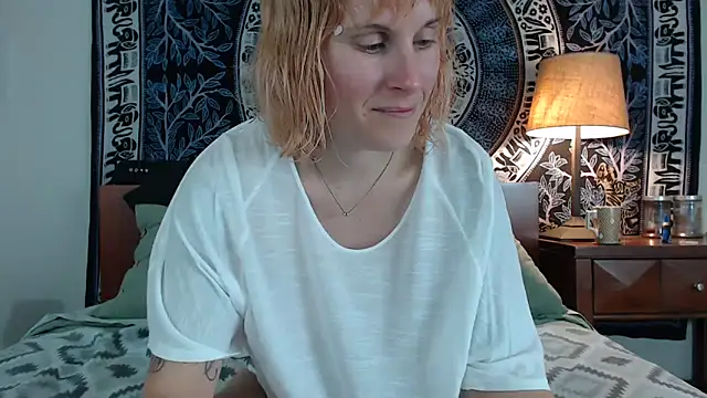 Snapshot of Cutikatxoxo chatting on February 18, 2:05 am Cutikatxoxo online show from February 18, 2:05 am