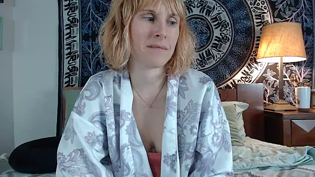 Snapshot of Cutikatxoxo chatting on February 20, 2:40 am Cutikatxoxo online show from February 20, 2:40 am