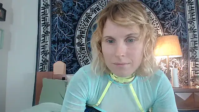 Snapshot of Cutikatxoxo chatting on March 14, 1:37 am Cutikatxoxo online show from March 14, 1:37 am