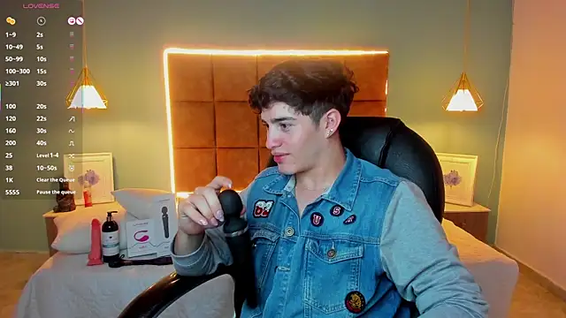 Snapshot of AlejooTwink chatting on September 23, 8:50 am AlejooTwink online show from September 23, 8:50 am