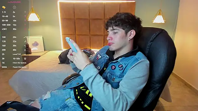 Snapshot of AlejooTwink chatting on September 30, 7:46 am AlejooTwink online show from September 30, 7:46 am