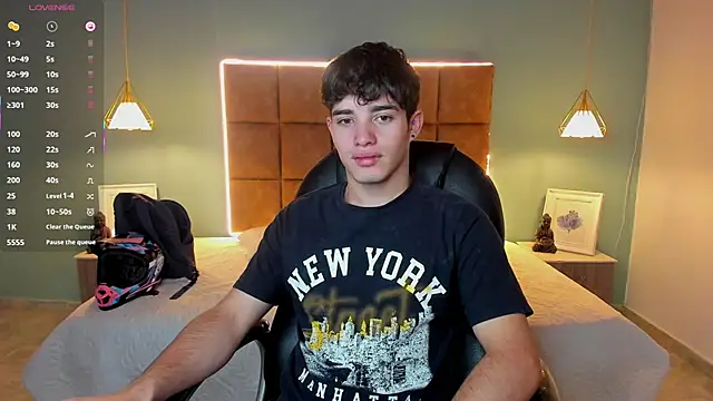 Snapshot of AlejooTwink chatting on October 1, 2:17 am AlejooTwink online show from October 1, 2:17 am