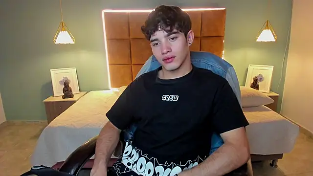 Snapshot of AlejooTwink chatting on October 7, 5:32 pm AlejooTwink online show from October 7, 5:32 pm