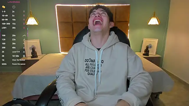 Snapshot of AlejooTwink chatting on October 9, 2:53 am AlejooTwink online show from October 9, 2:53 am