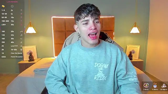 Snapshot of AlejooTwink chatting on October 12, 1:59 am AlejooTwink online show from October 12, 1:59 am