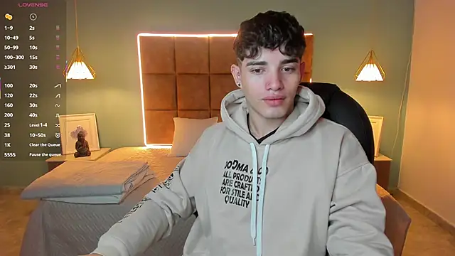 Snapshot of AlejooTwink chatting on October 15, 3:06 am AlejooTwink online show from October 15, 3:06 am