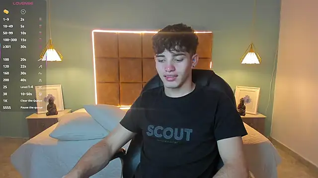 Snapshot of AlejooTwink chatting on October 17, 12:47 am AlejooTwink online show from October 17, 12:47 am