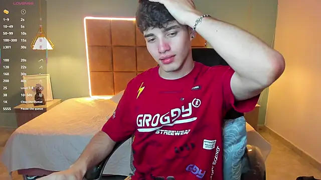 Snapshot of AlejooTwink chatting on October 19, 10:32 pm AlejooTwink online show from October 19, 10:32 pm