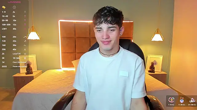 Snapshot of AlejooTwink chatting on October 22, 1:17 am AlejooTwink online show from October 22, 1:17 am