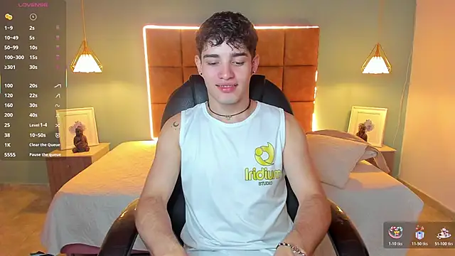 Snapshot of AlejooTwink chatting on October 23, 2:22 am AlejooTwink online show from October 23, 2:22 am