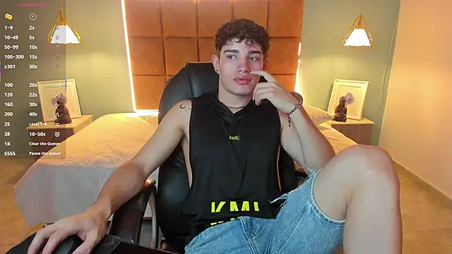 Snapshot of AlejooTwink chatting on October 25, 1:46 am AlejooTwink online show from October 25, 1:46 am