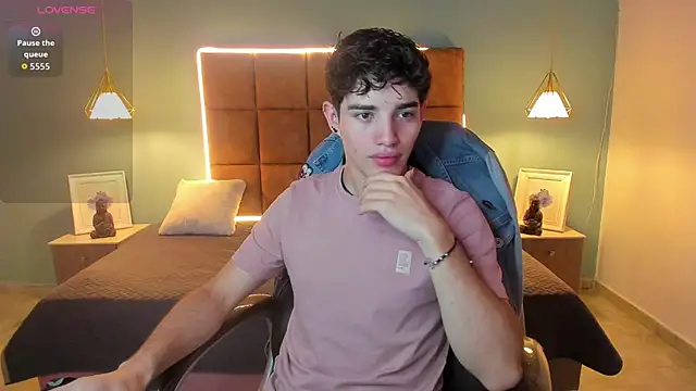 AlejooTwink online show from November 5, 3:50 am