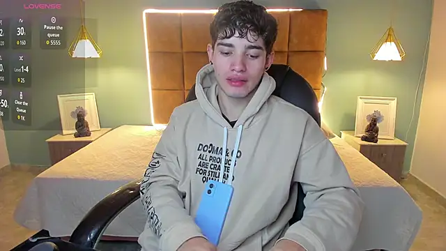 AlejooTwink online show from November 10, 2:43 am