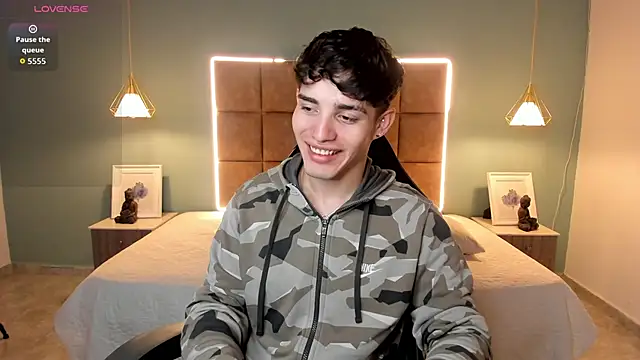 AlejooTwink online show from April 23, 3:41 am