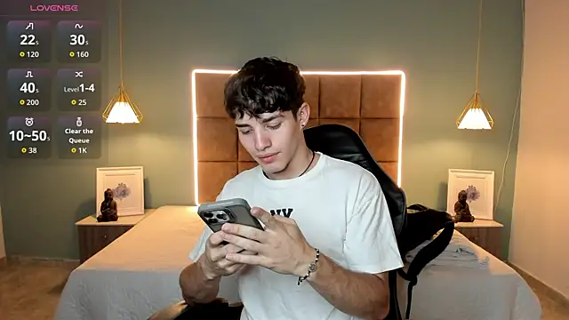 AlejooTwink online show from May 8, 3:45 am