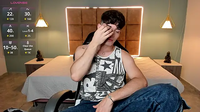 AlejooTwink online show from May 12, 3:47 am