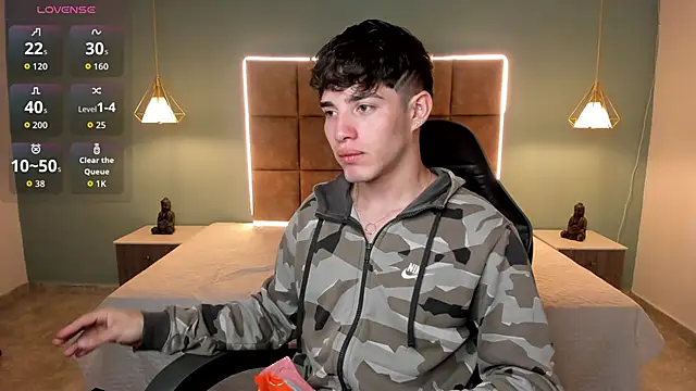 AlejooTwink online show from May 15, 3:46 am