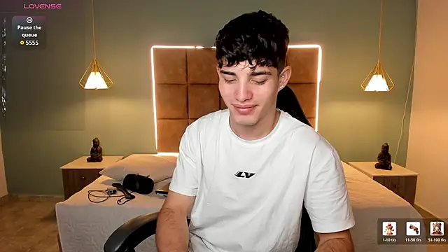 AlejooTwink online show from May 17, 4:32 am