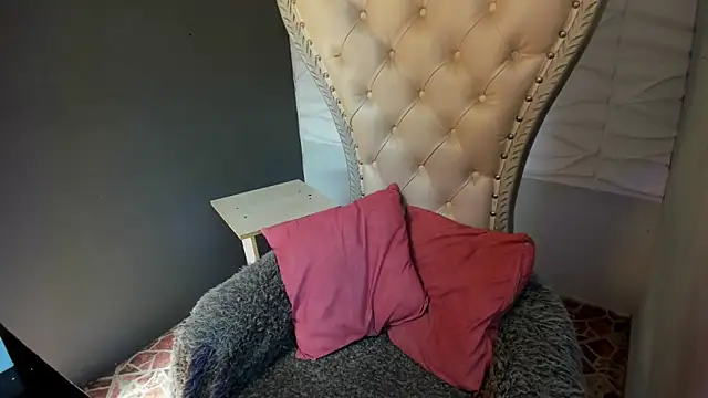 Layla 707 online show from March 31, 7:36 pm