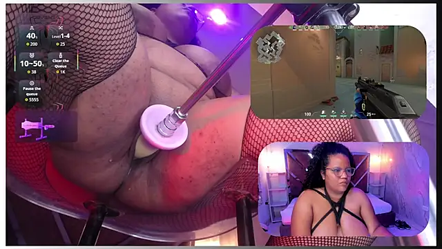 MhiaRey online show from May 4, 1:18 pm