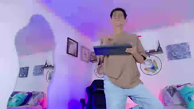 Snapshot of Noah_tyler_ chatting on October 2, 7:32 pm Noah tyler online show from October 2, 7:32 pm