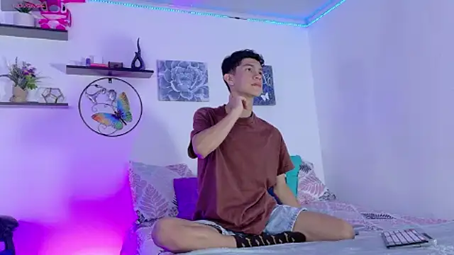 Snapshot of Noah_tyler_ chatting on October 3, 10:29 pm Noah tyler online show from October 3, 10:29 pm