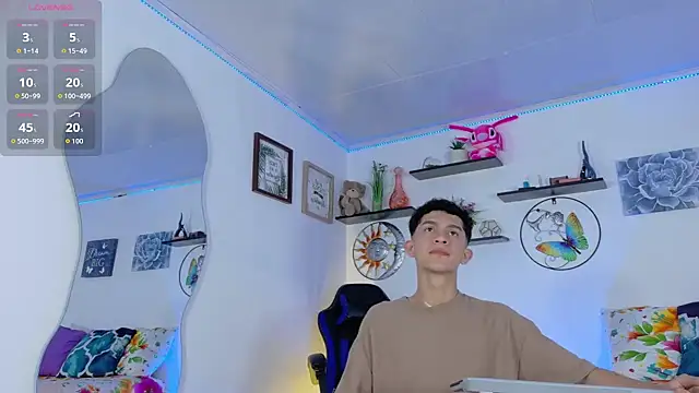 Snapshot of Noah_tyler_ chatting on October 7, 11:46 pm Noah tyler online show from October 7, 11:46 pm