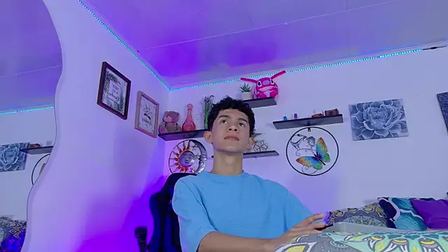 Snapshot of Noah_tyler_ chatting on October 21, 8:09 pm Noah tyler online show from October 21, 8:09 pm