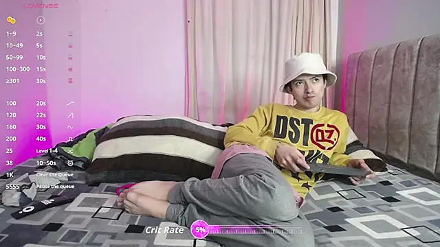 Snapshot of Yellowpokemon23 chatting on September 17, 9:49 pm Yellowpokemon23 online show from September 17, 9:49 pm