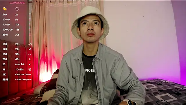 Snapshot of Yellowpokemon23 chatting on November 24, 2:11 am Yellowpokemon23 online show from November 24, 2:11 am