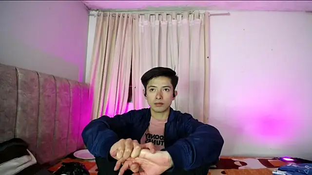 Snapshot of Yellowpokemon23 chatting on February 26, 2:32 am Yellowpokemon23 online show from February 26, 2:32 am