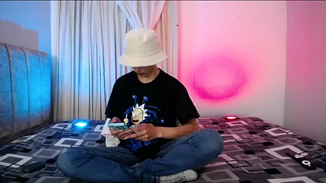 Snapshot of Yellowpokemon23 chatting on April 3, 3:37 am Yellowpokemon23 online show from April 3, 3:37 am