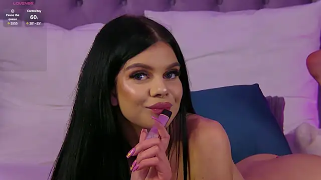 Snapshot of IvyRaven chatting on February 5, 12:31 am IvyRaven online show from February 5, 12:31 am