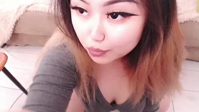 amelia sunlight online show from May 12, 4:04 pm