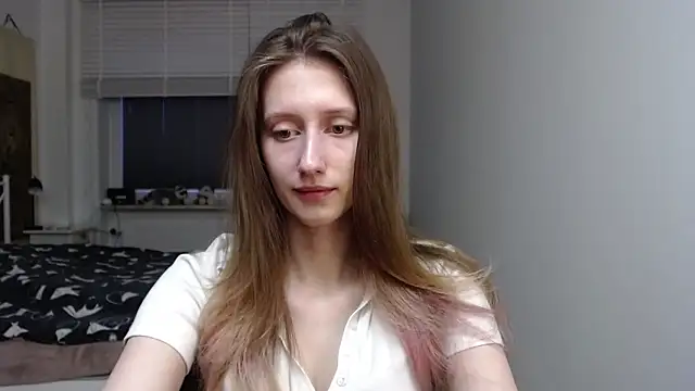 Snapshot of LUNA_delight chatting on February 4, 6:30 am LUNA delight online show from February 4, 6:30 am