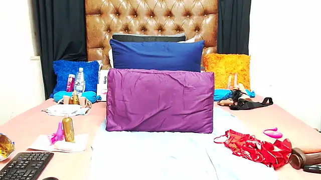 Snapshot of Hotxbums22 chatting on October 5, 7:01 pm Hotxbums22 online show from October 5, 7:01 pm