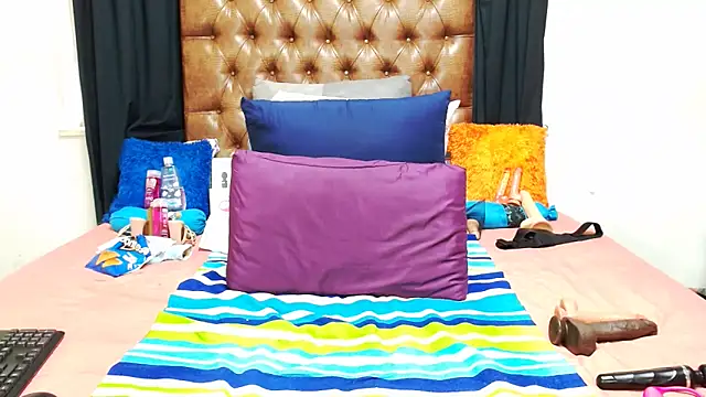 Snapshot of Hotxbums22 chatting on October 9, 7:50 am Hotxbums22 online show from October 9, 7:50 am