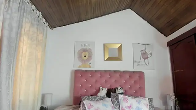 Snapshot of CelessteRedds chatting on October 7, 11:29 am CelessteRedds online show from October 7, 11:29 am