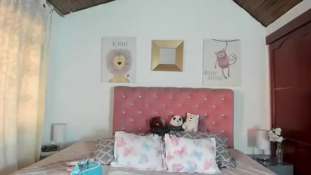 Snapshot of CelessteRedds chatting on October 9, 11:30 am CelessteRedds online show from October 9, 11:30 am