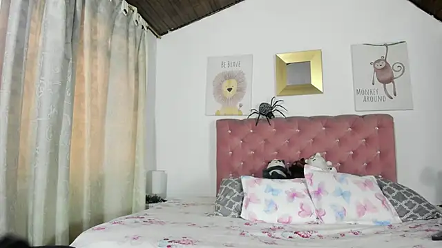 Snapshot of CelessteRedds chatting on October 24, 11:17 am CelessteRedds online show from October 24, 11:17 am