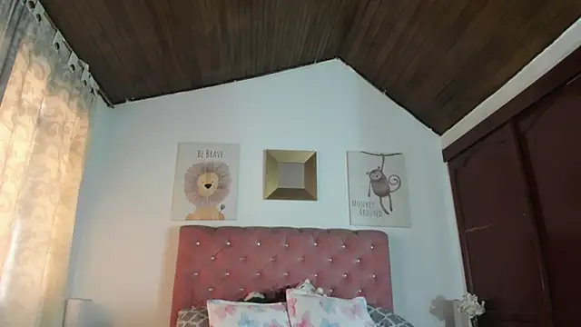 Snapshot of CelessteRedds chatting on October 27, 2:43 pm CelessteRedds online show from October 27, 2:43 pm