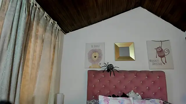 Snapshot of CelessteRedds chatting on October 30, 11:22 am CelessteRedds online show from October 30, 11:22 am