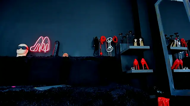 Snapshot of DelaneyStone chatting on September 18, 3:03 pm DelaneyStone online show from September 18, 3:03 pm