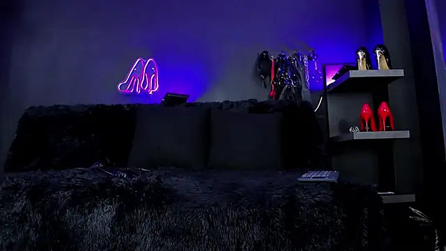 Snapshot of DelaneyStone chatting on November 4, 12:21 am DelaneyStone online show from November 4, 12:21 am