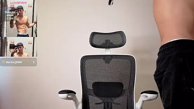 Cristopher23  online show from October 10, 1:10 pm