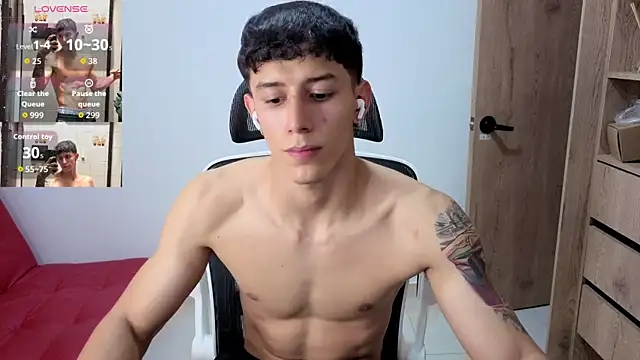 Cristopher23  online show from October 23, 10:19 pm