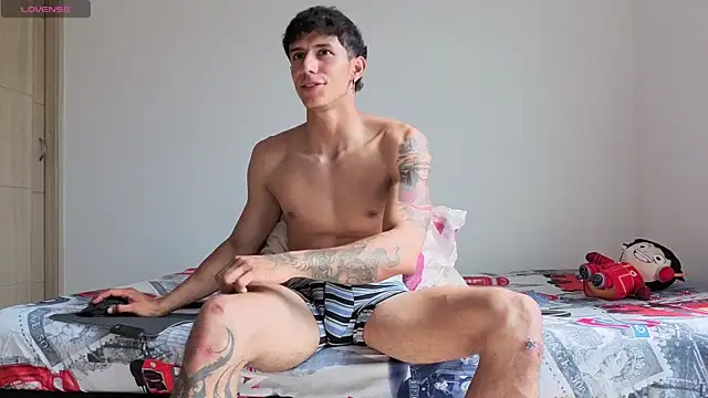 Cristopher23  online show from May 13, 7:33 pm