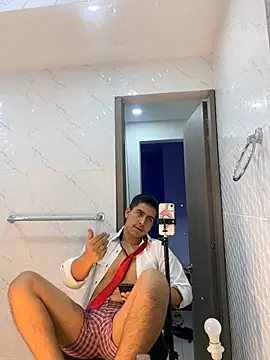 Snapshot of roguer_darkk chatting on January 18, 4:37 am roguer darkk online show from January 18, 4:37 am